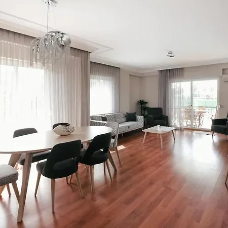 Marmaris'te Oezel Havuzlu * 马尔马里斯