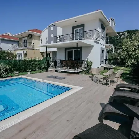 Marmaris'te Oezel Havuzlu * 马尔马里斯