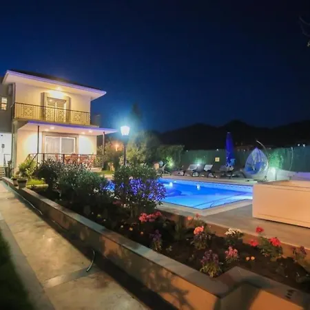 Marmaris'te Oezel Havuzlu 别墅 *
