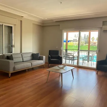 فيلة Marmaris'te Oezel Havuzlu